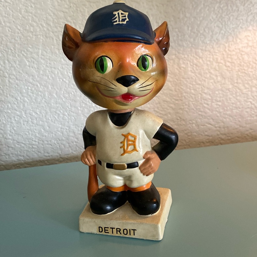 RARE 1960s Detroit Tigers Bobble Head White Square Base